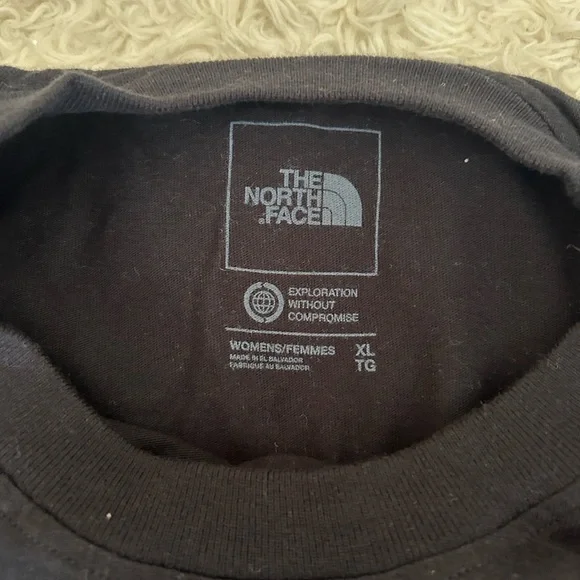 The North Face Women's Navy Short Sleeve‎ Tee - Picture 2 of 9